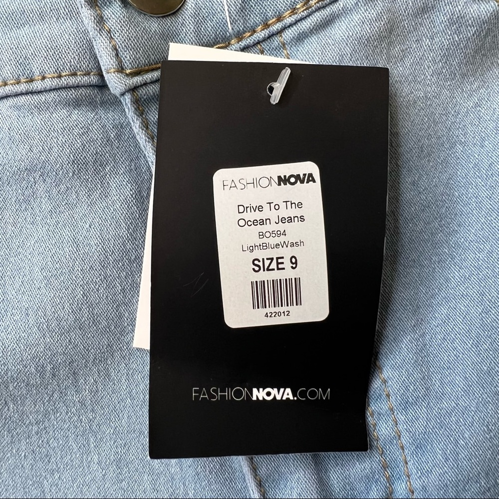 Fashion Nova- Drive to the Ocean Skinny Jeans, Light Blue Wash - Picture 9 of 10